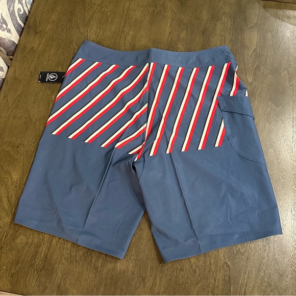 NWT Volcom Manic 2 Boardshorts Size 34 Blue and Red - Picture 7 of 8
